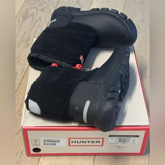 Little Boys Hunter bk wanderer sherpa snow boots used once, like new. - Picture 6 of 9